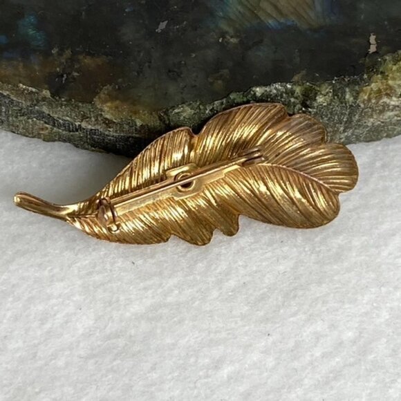 VTG 2" Gold Tone Leaf Caged Green Nephrite Jade Natural Stone Brooch Floral - Picture 4 of 12